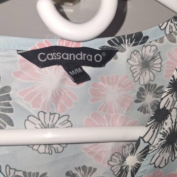 Cassandra O Scrub Top with Flower Design. Size M - Picture 5 of 6